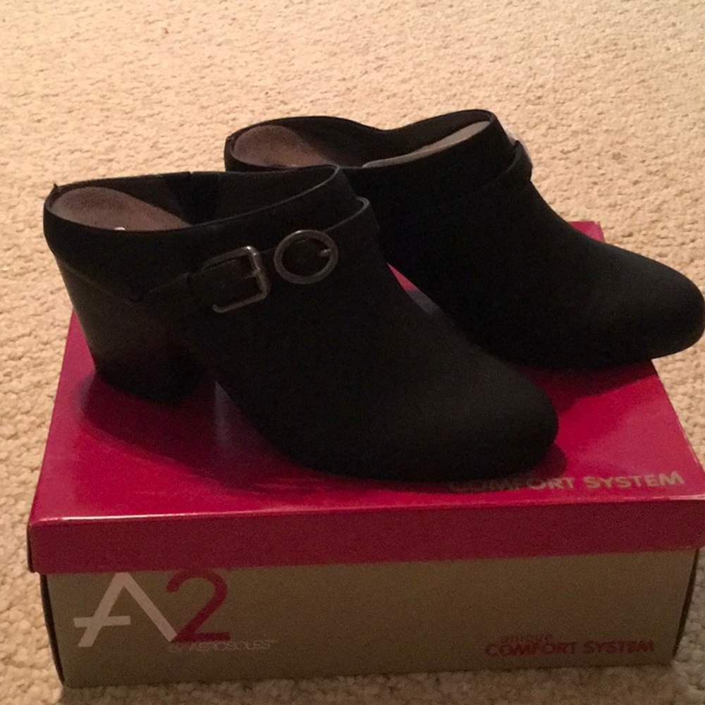 NIB Aerosoles Black slip on booties